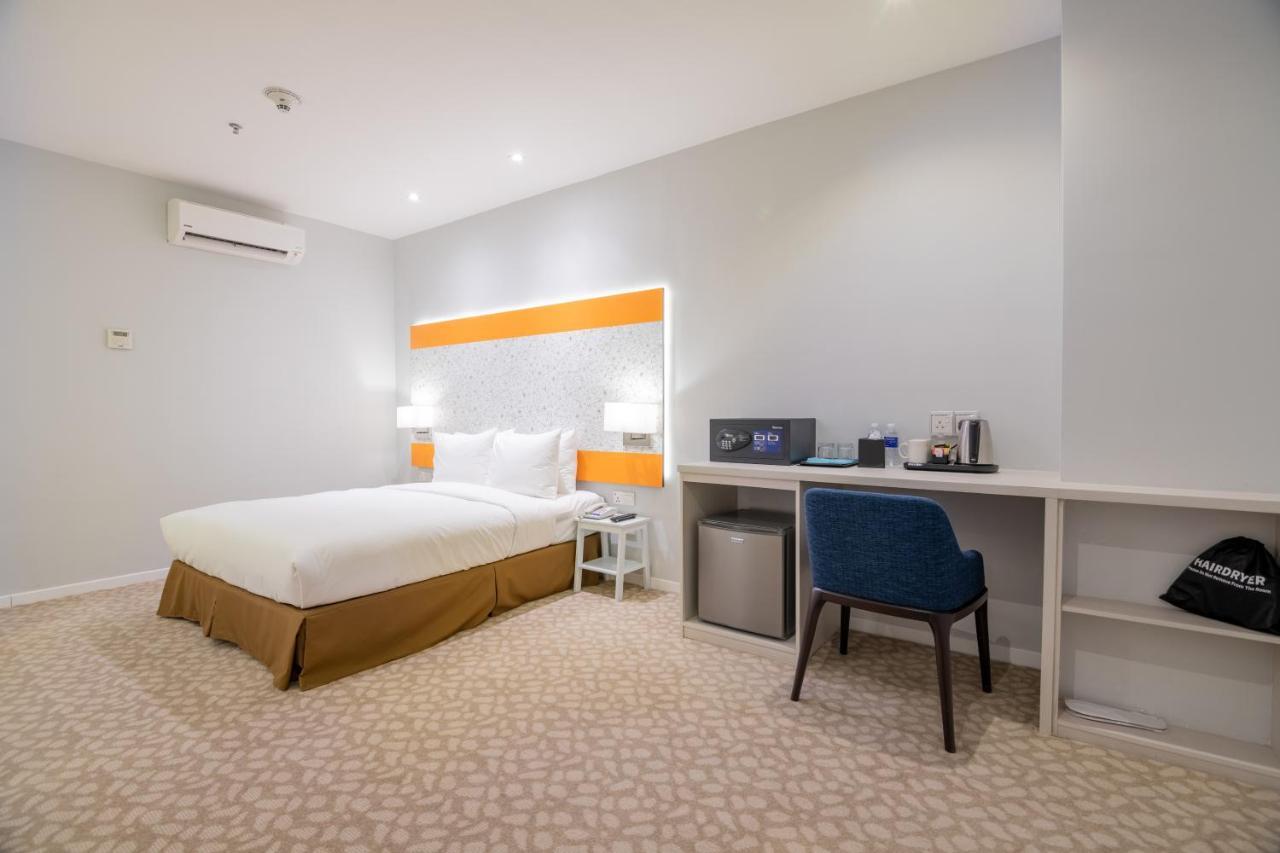Holiday Inn Express & Suites Johor Bahru By Ihg Экстерьер фото